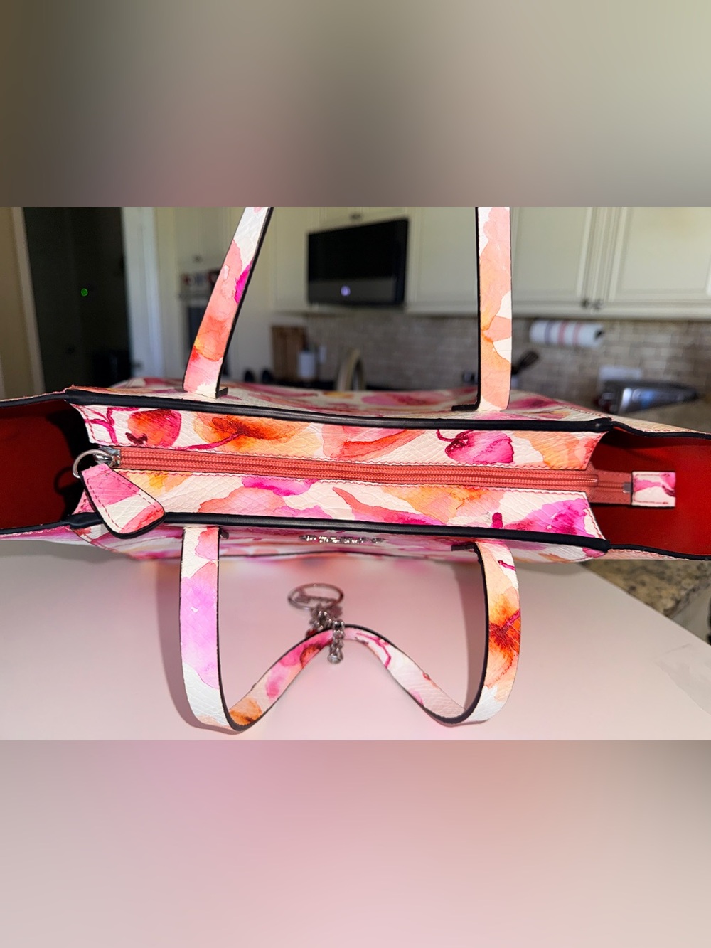 Guess Cream and Pink Floral Tote 🌸💐🌺 - Picture 8 of 14
